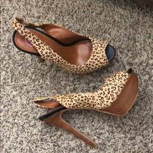 Leopard print sling-backs